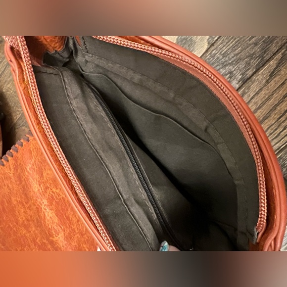 Western boho fringe tapestry crossbody - Picture 5 of 6